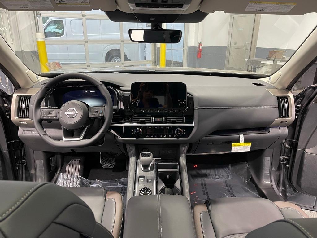 new 2025 Nissan Pathfinder car, priced at $48,692
