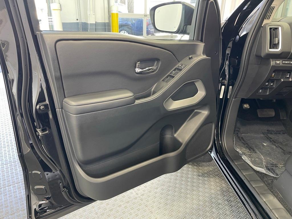 new 2025 Nissan Frontier car, priced at $40,157