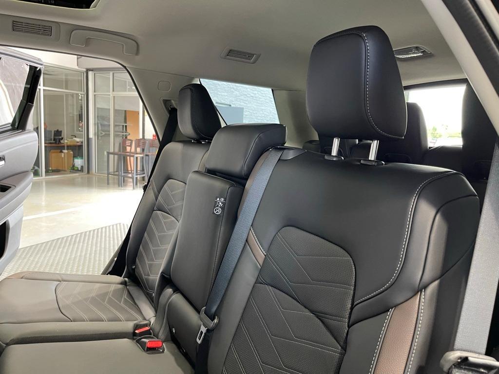 new 2025 Nissan Pathfinder car, priced at $48,692