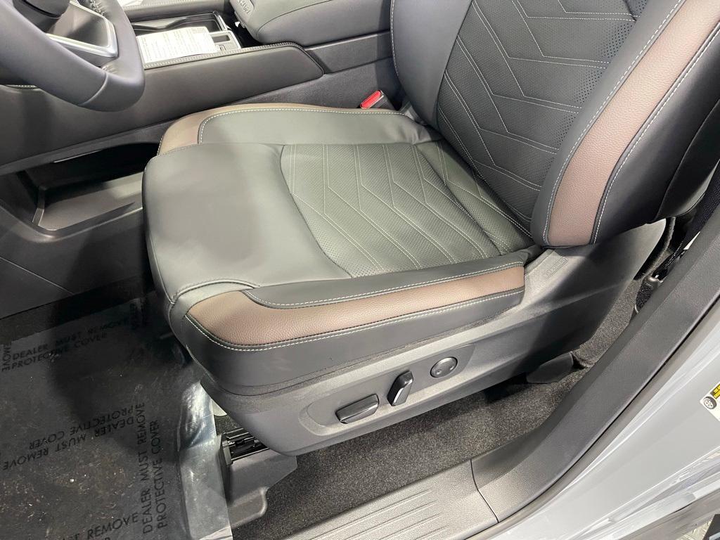 new 2025 Nissan Pathfinder car, priced at $46,857