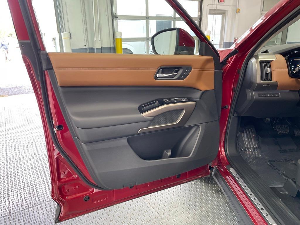 new 2025 Nissan Pathfinder car, priced at $48,638