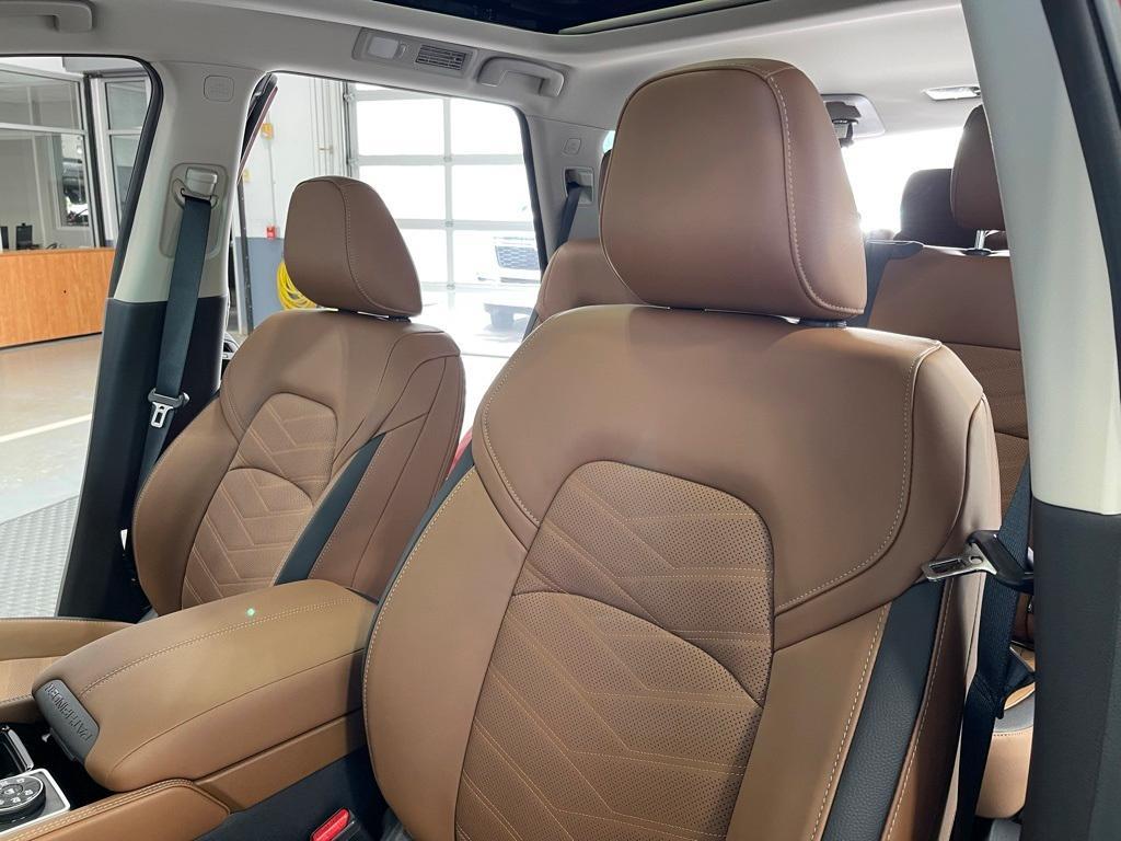 new 2025 Nissan Pathfinder car, priced at $48,638