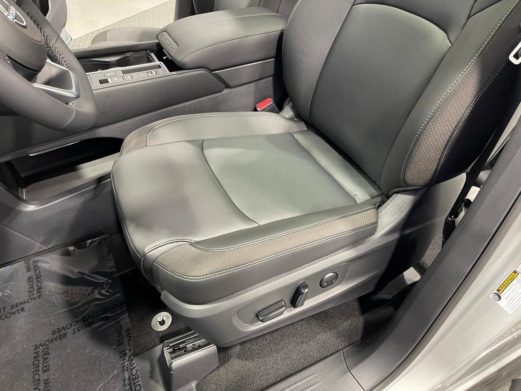 new 2025 Nissan Pathfinder car, priced at $37,925