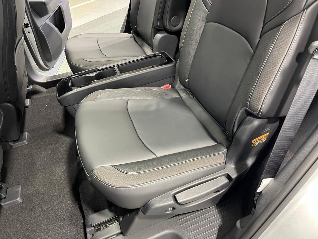 new 2025 Nissan Pathfinder car, priced at $37,925