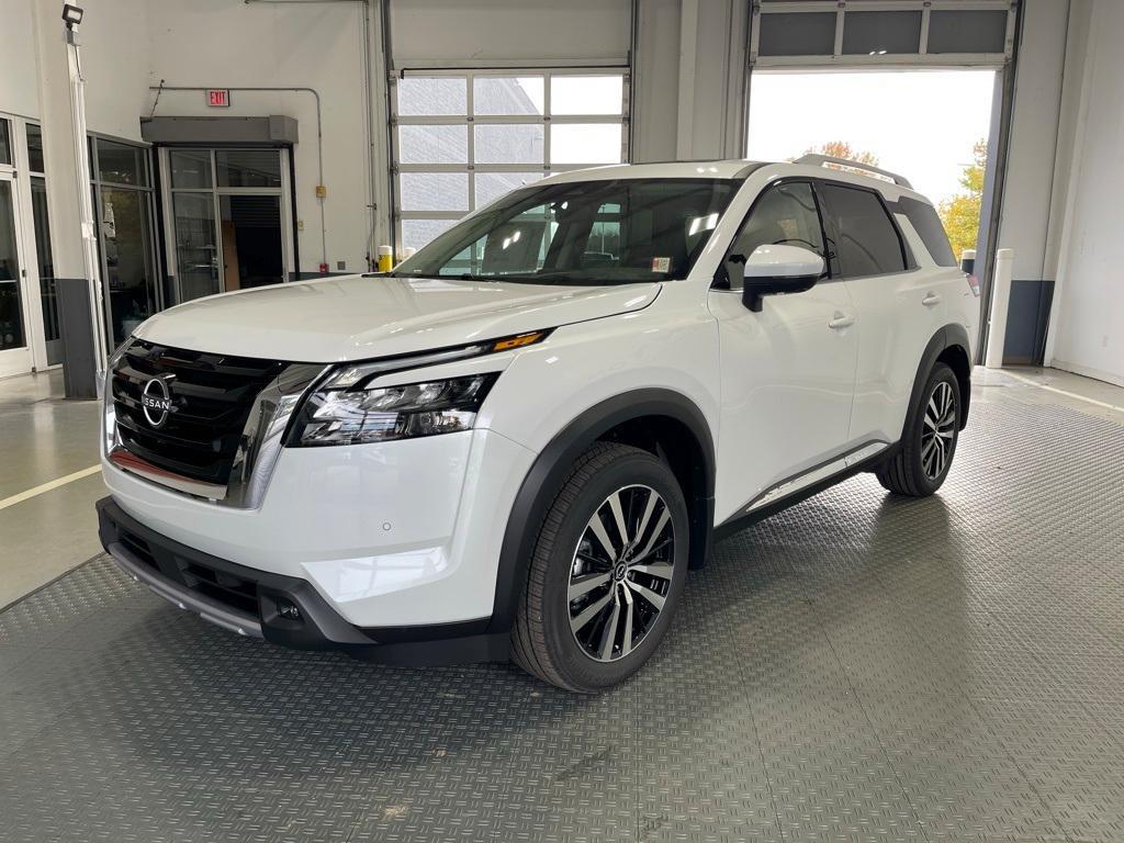 new 2025 Nissan Pathfinder car, priced at $39,975