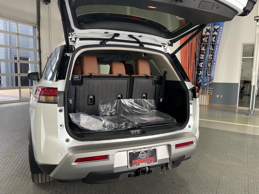 new 2025 Nissan Pathfinder car, priced at $39,975