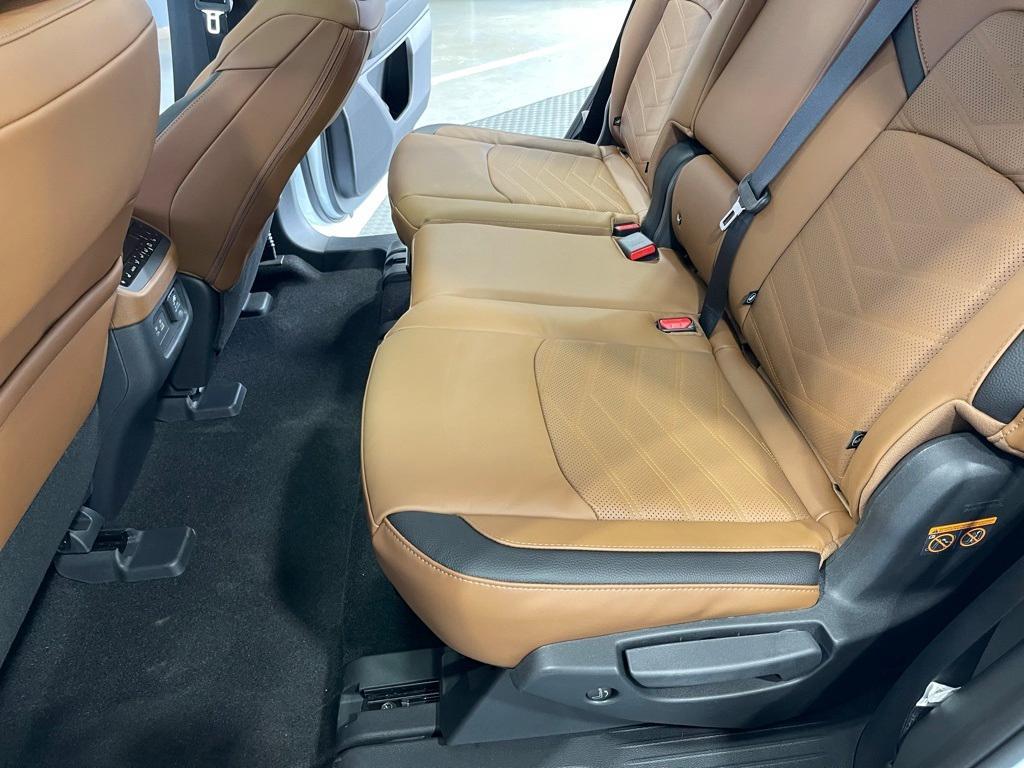 new 2025 Nissan Pathfinder car, priced at $39,975