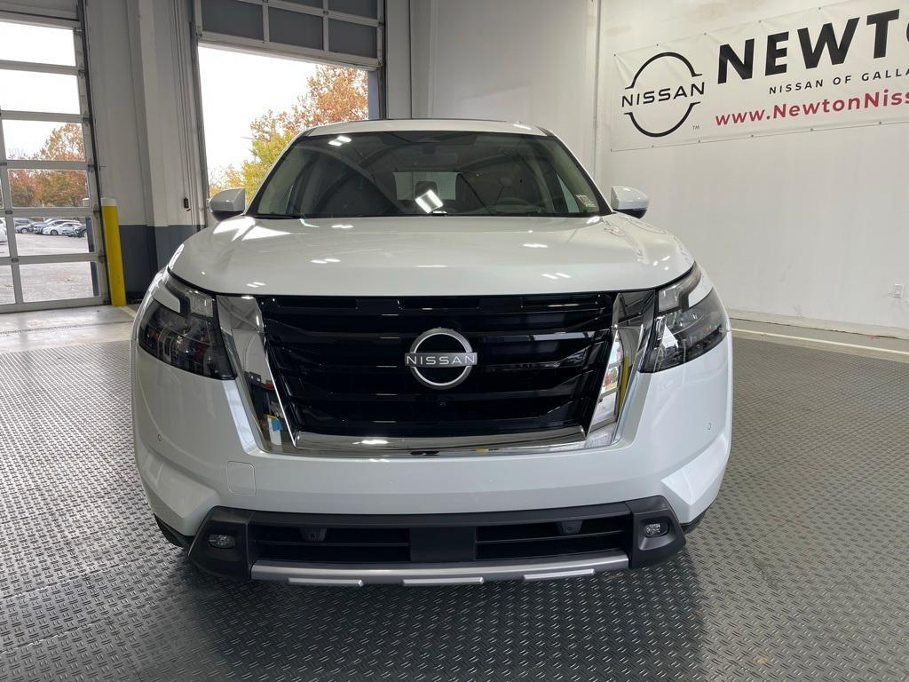 new 2025 Nissan Pathfinder car, priced at $39,975