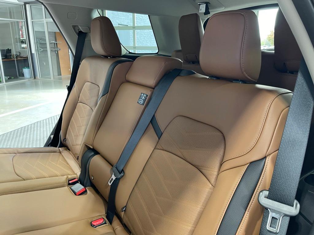 new 2025 Nissan Pathfinder car, priced at $39,975