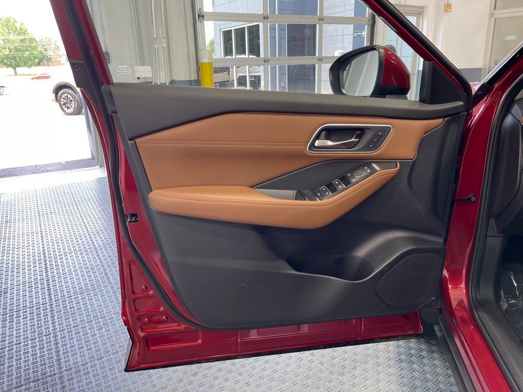 new 2025 Nissan Rogue car, priced at $39,954