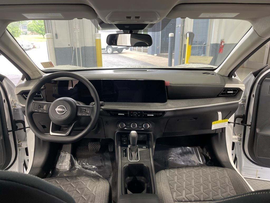 new 2025 Nissan Kicks car, priced at $26,994