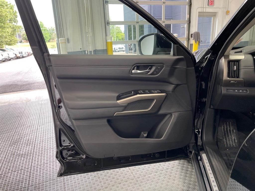 new 2025 Nissan Pathfinder car, priced at $47,309