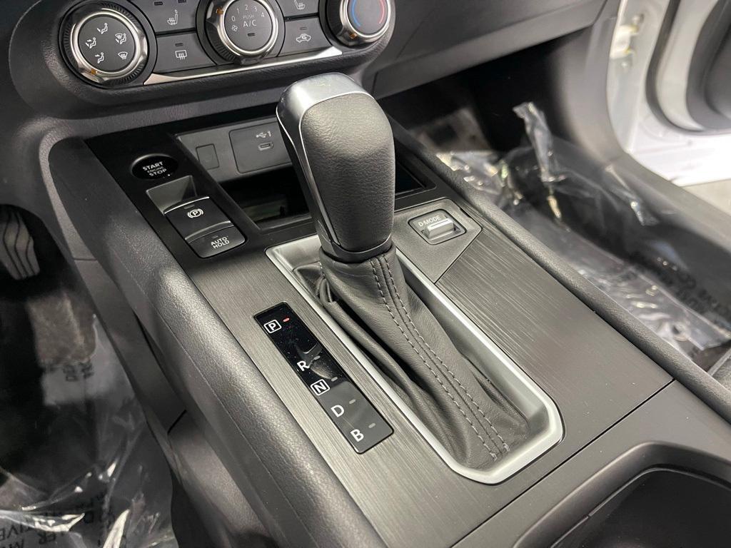 new 2025 Nissan Kicks car, priced at $26,614