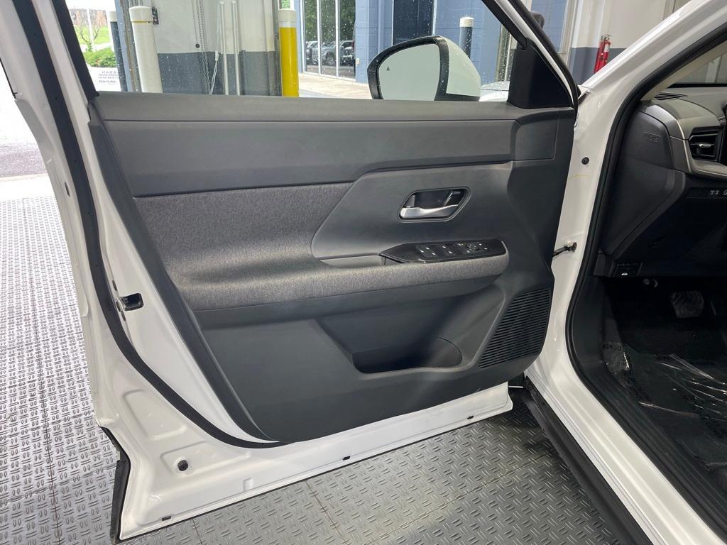 new 2025 Nissan Kicks car, priced at $26,614