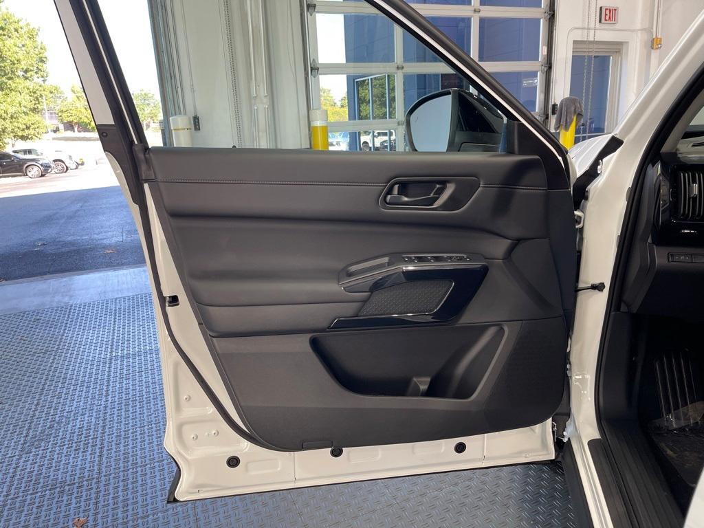 new 2025 Nissan Pathfinder car, priced at $35,105