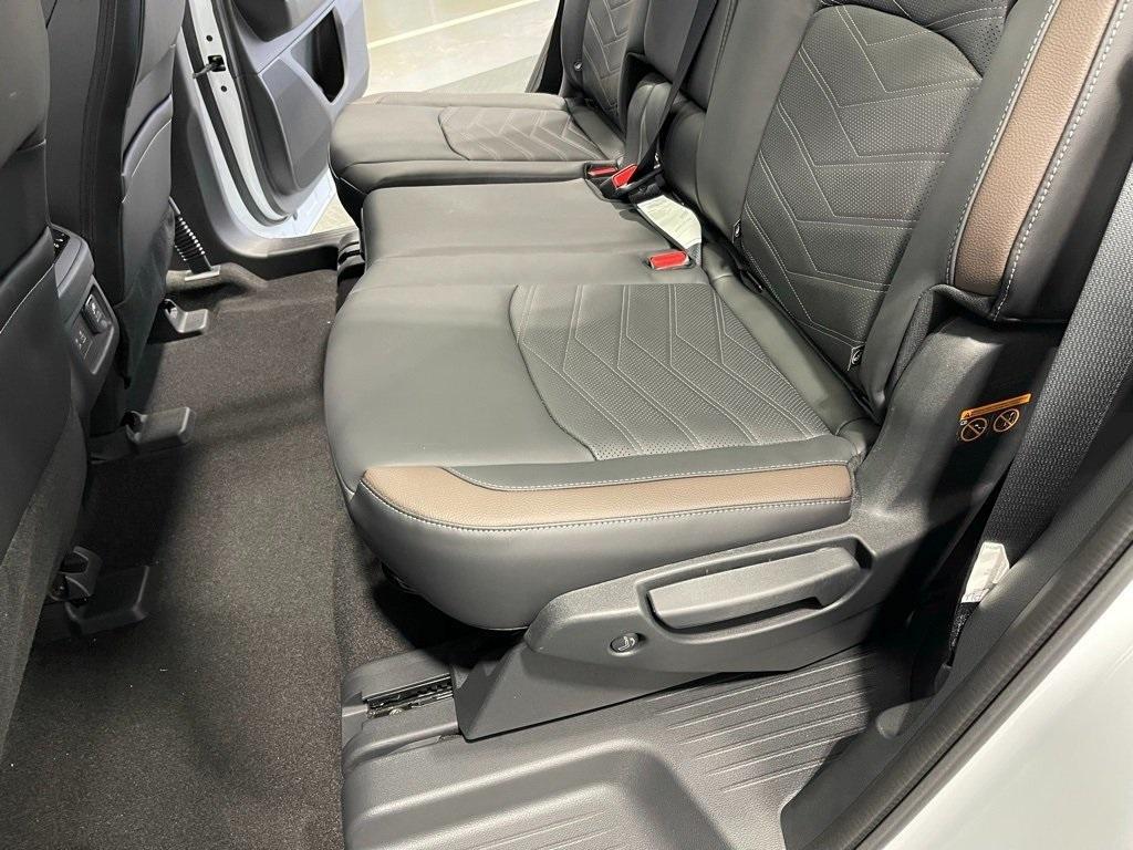 new 2025 Nissan Pathfinder car, priced at $50,348