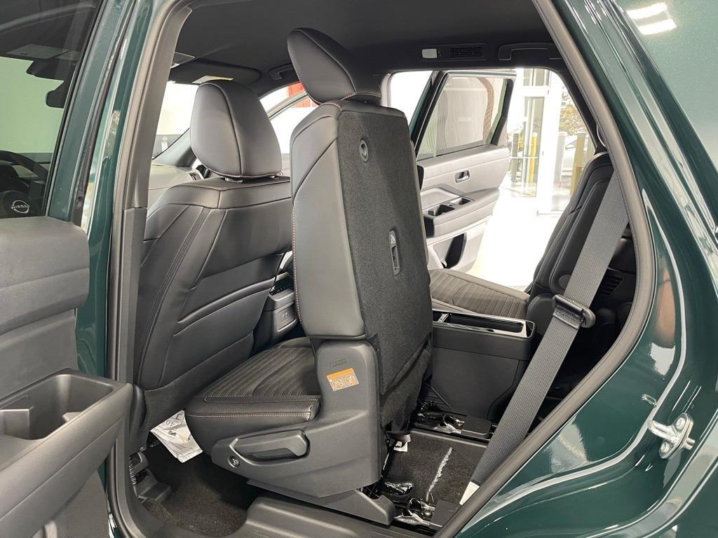 new 2025 Nissan Pathfinder car, priced at $46,175