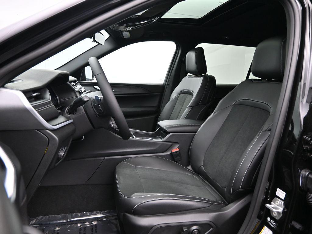 new 2025 Jeep Grand Cherokee L car, priced at $37,279