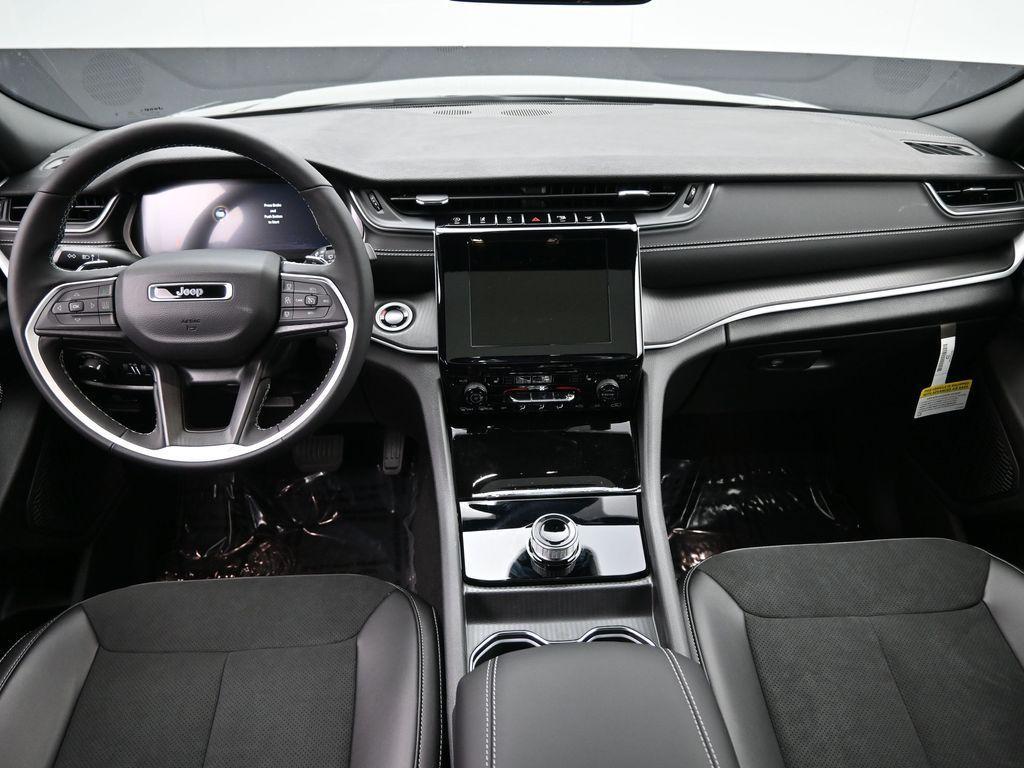 new 2025 Jeep Grand Cherokee L car, priced at $37,279