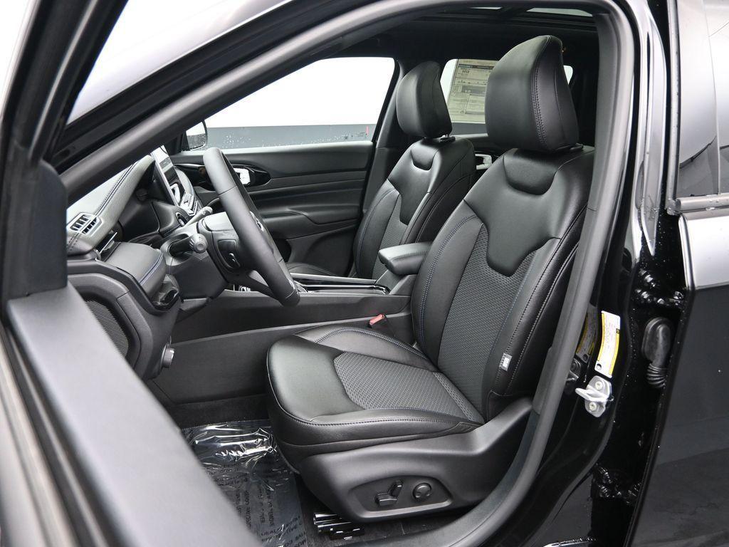 new 2025 Jeep Compass car, priced at $33,583