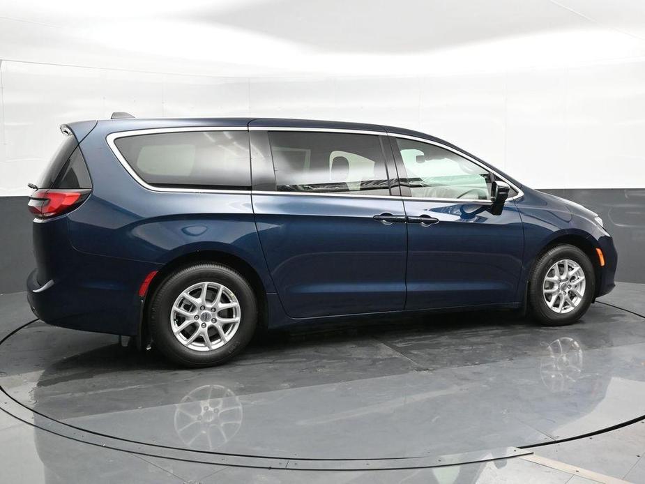 new 2025 Chrysler Pacifica car, priced at $40,995