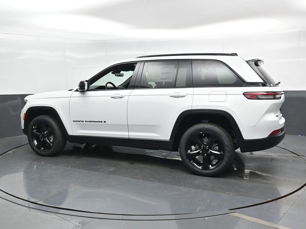 new 2025 Jeep Grand Cherokee car, priced at $45,995