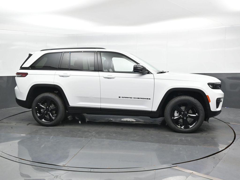 new 2025 Jeep Grand Cherokee car, priced at $45,995