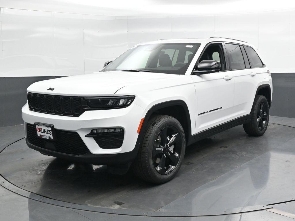 new 2025 Jeep Grand Cherokee car, priced at $45,995