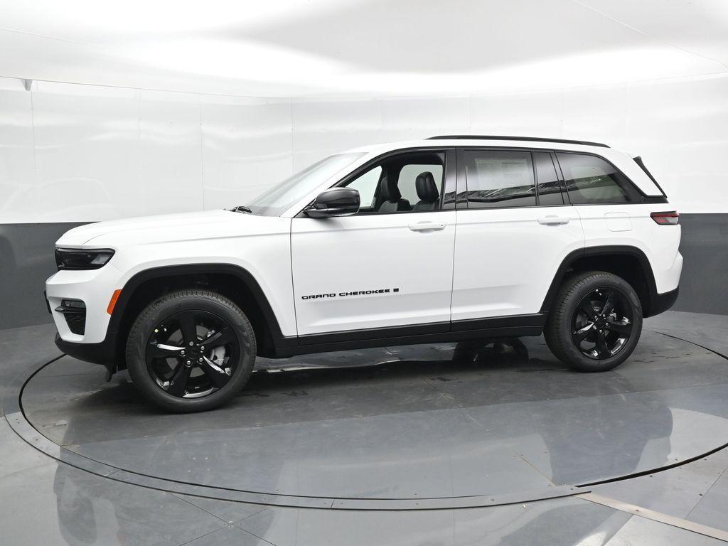 new 2025 Jeep Grand Cherokee car, priced at $45,995