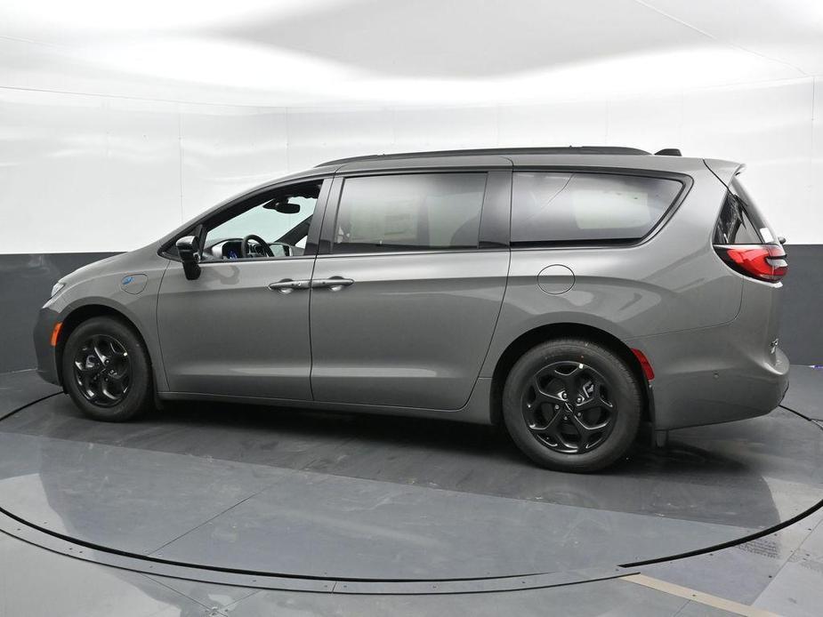 new 2025 Chrysler Pacifica Hybrid car, priced at $49,979