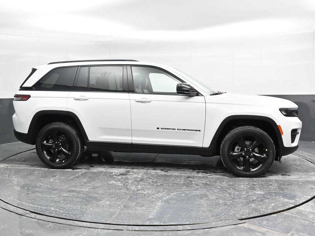 new 2025 Jeep Grand Cherokee car, priced at $45,080