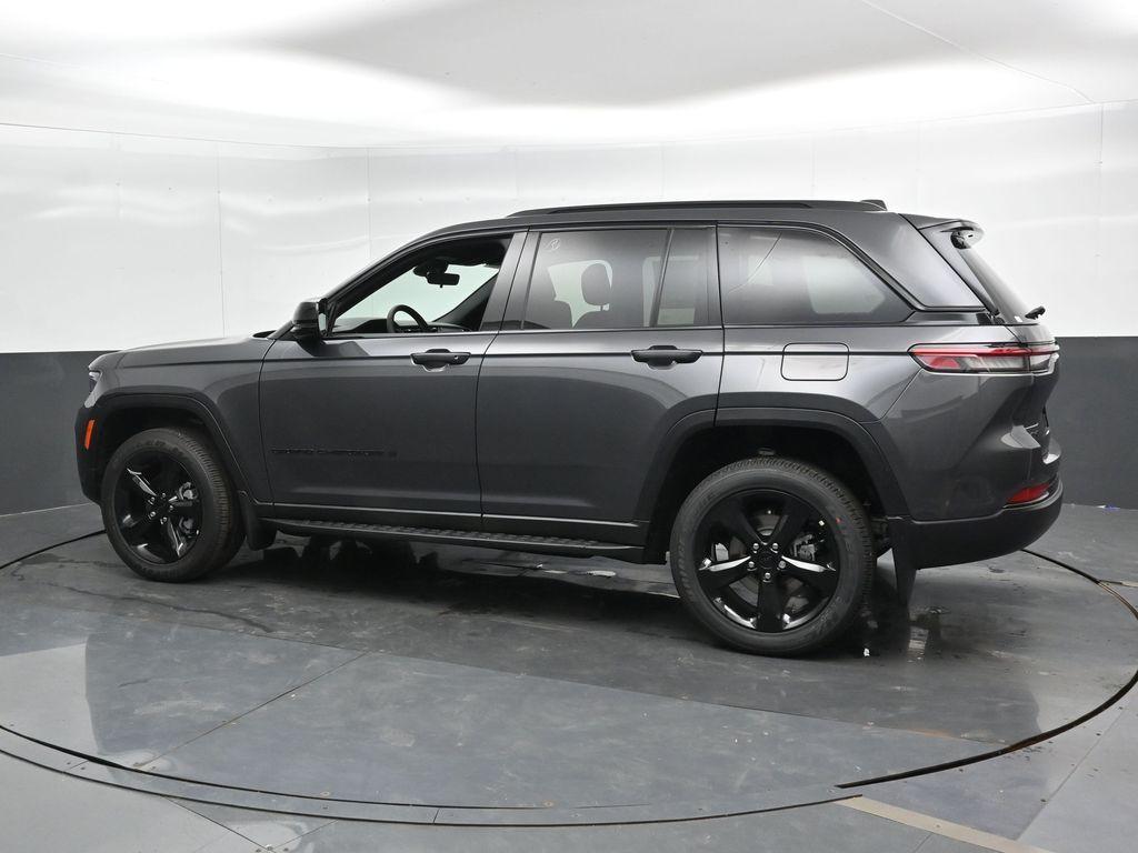 new 2025 Jeep Grand Cherokee car, priced at $46,150