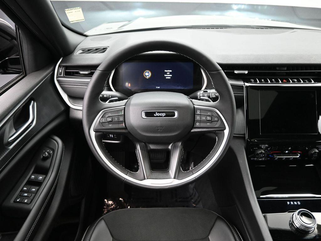 new 2025 Jeep Grand Cherokee car, priced at $46,150