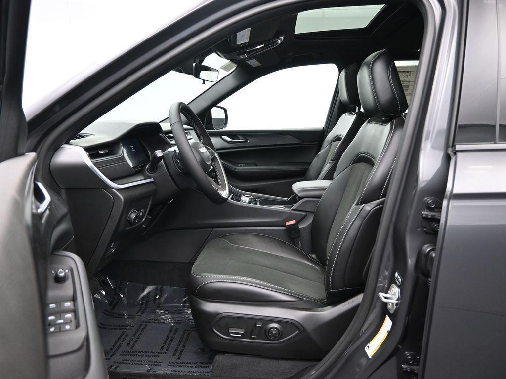 new 2025 Jeep Grand Cherokee car, priced at $46,150