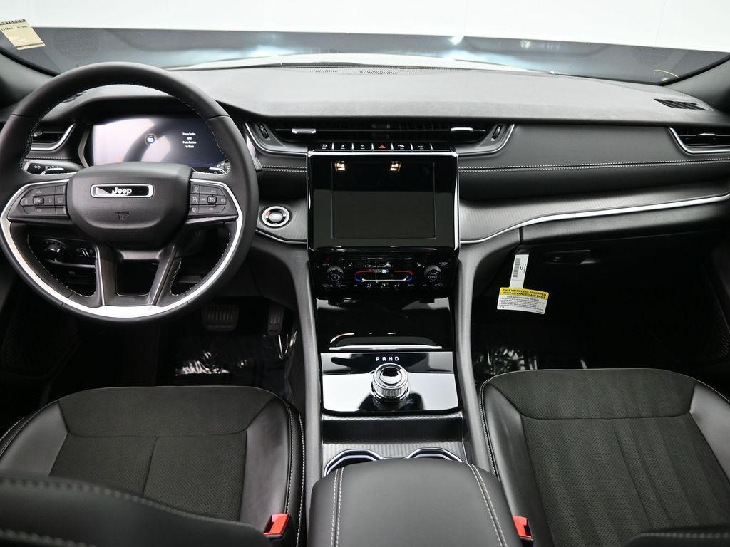 new 2025 Jeep Grand Cherokee car, priced at $46,150