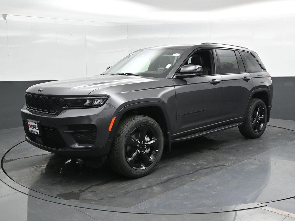 new 2025 Jeep Grand Cherokee car, priced at $46,150