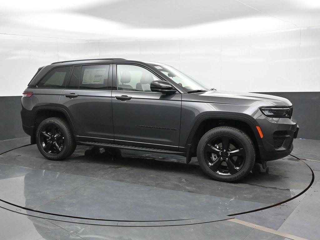 new 2025 Jeep Grand Cherokee car, priced at $46,150