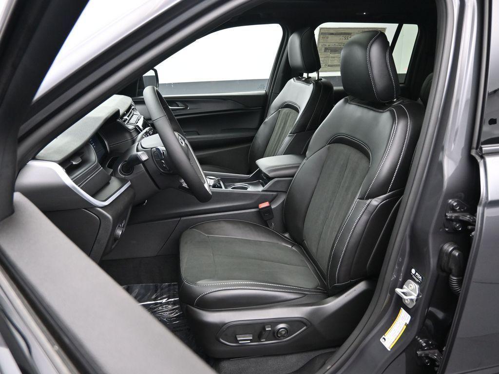 new 2025 Jeep Grand Cherokee car, priced at $46,150