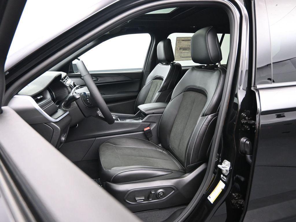 new 2025 Jeep Grand Cherokee L car, priced at $46,142