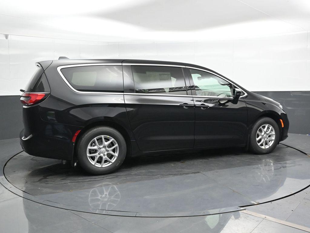 new 2025 Chrysler Pacifica car, priced at $43,207