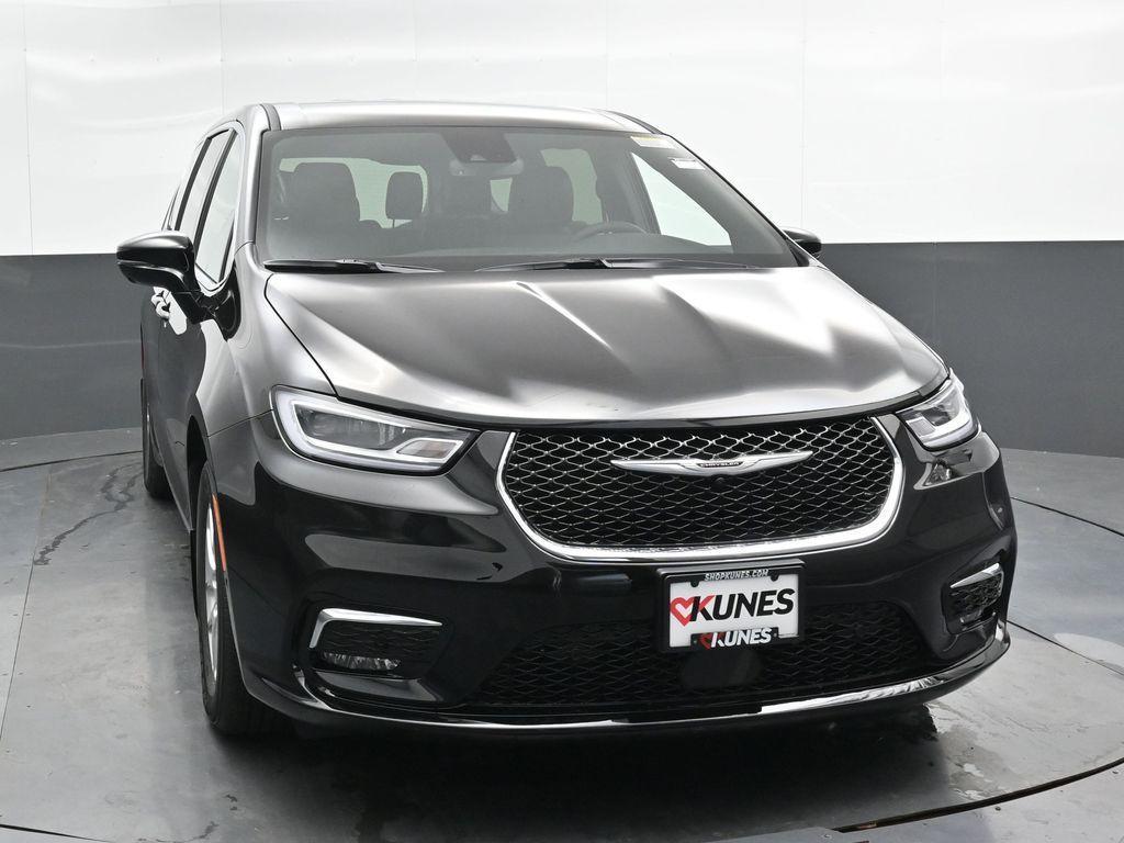 new 2025 Chrysler Pacifica car, priced at $43,207