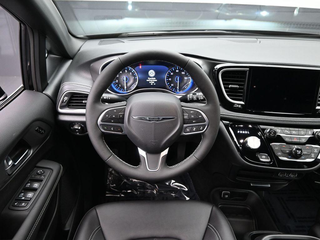 new 2025 Chrysler Pacifica car, priced at $43,207