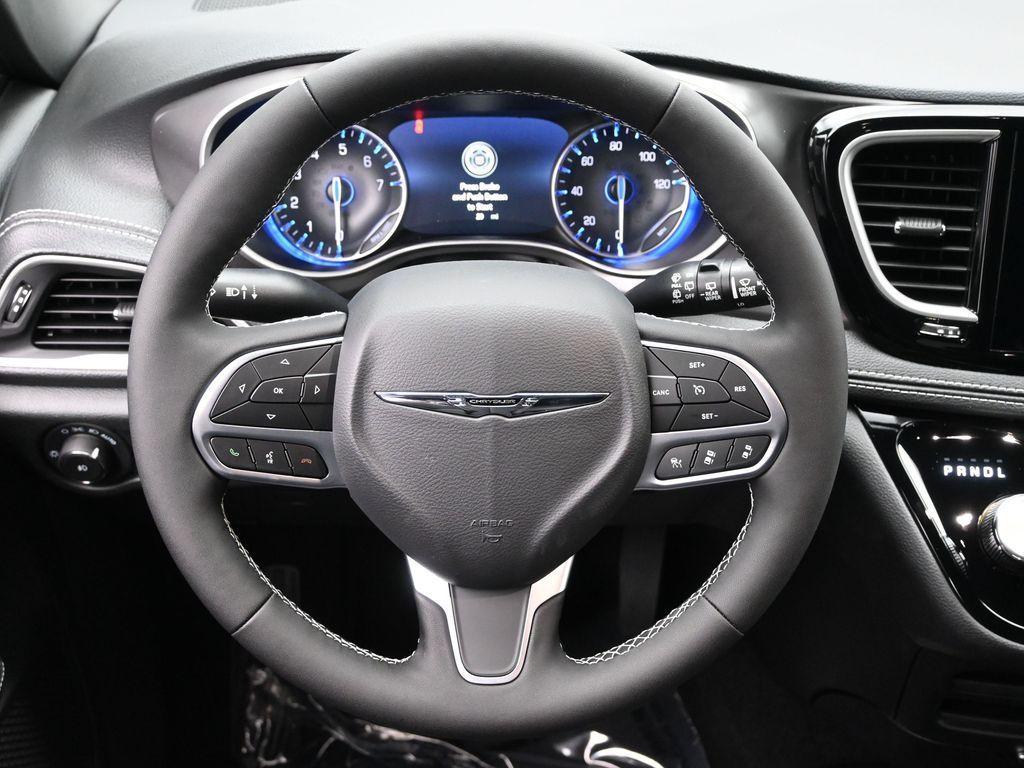 new 2025 Chrysler Pacifica car, priced at $43,207