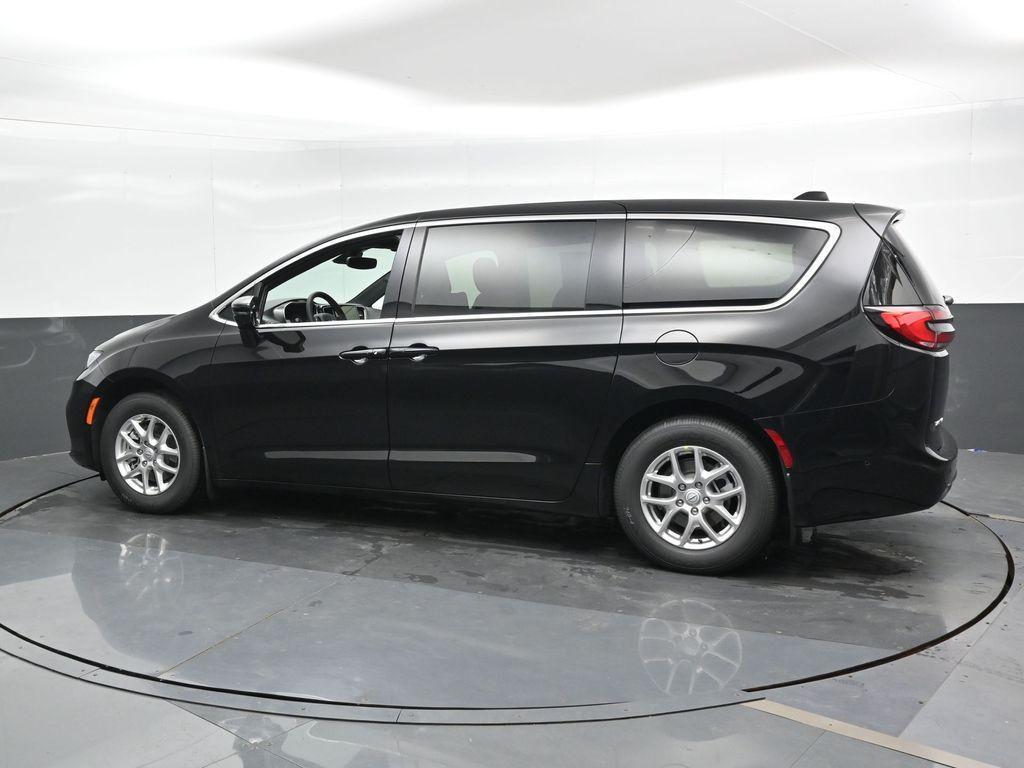 new 2025 Chrysler Pacifica car, priced at $43,207