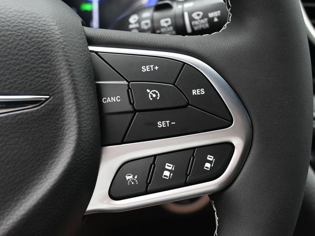 new 2025 Chrysler Pacifica car, priced at $43,207