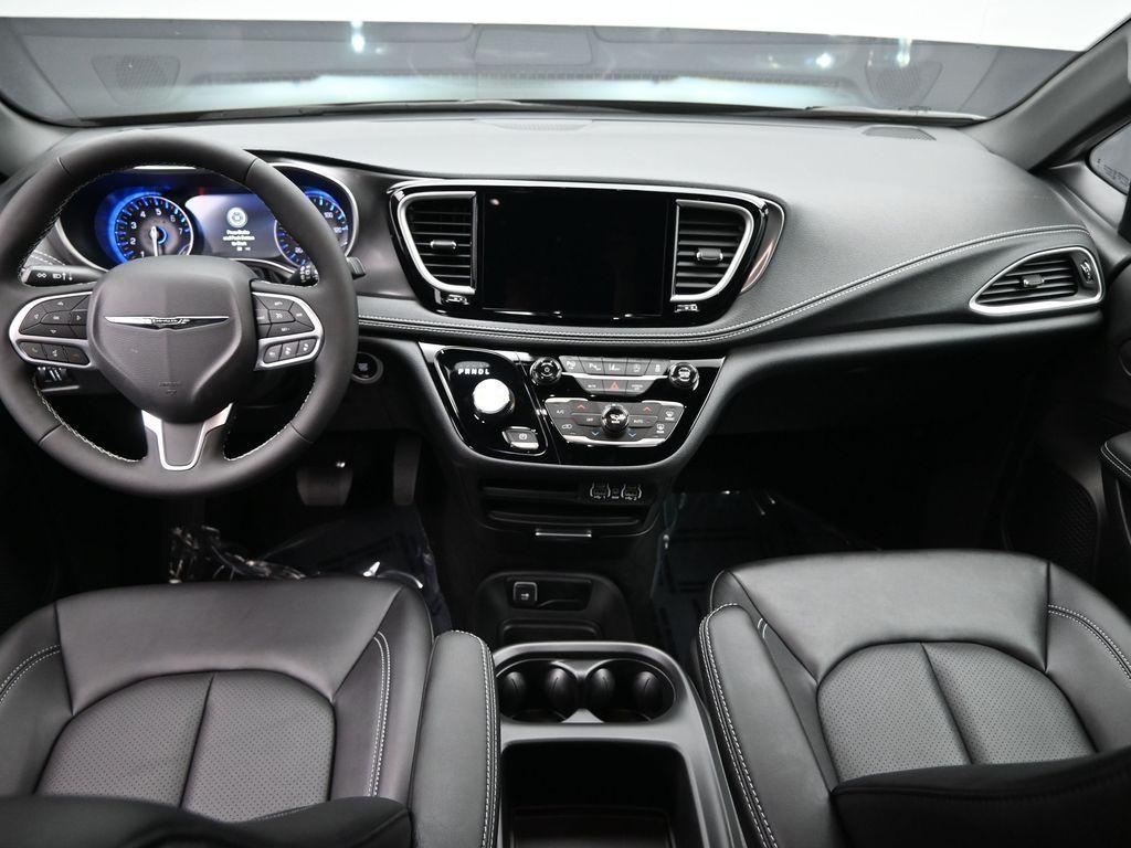 new 2025 Chrysler Pacifica car, priced at $43,207