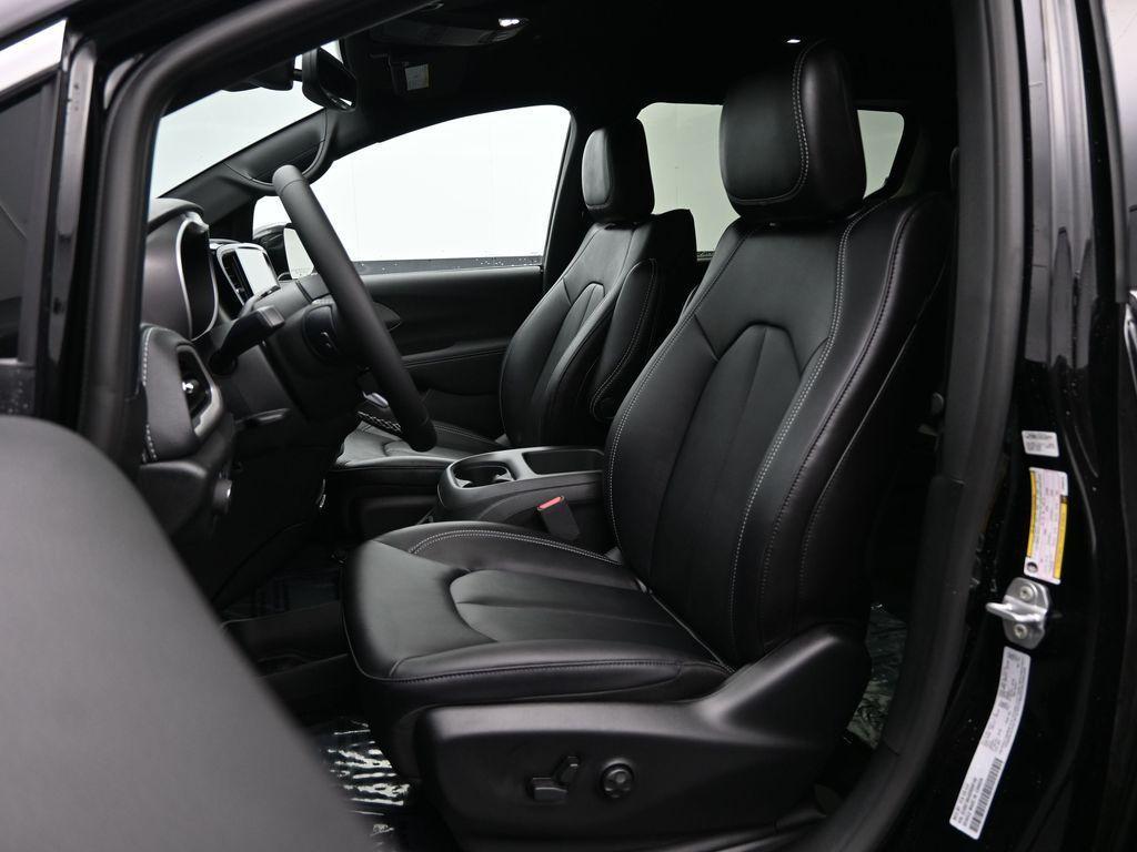 new 2025 Chrysler Pacifica car, priced at $37,991