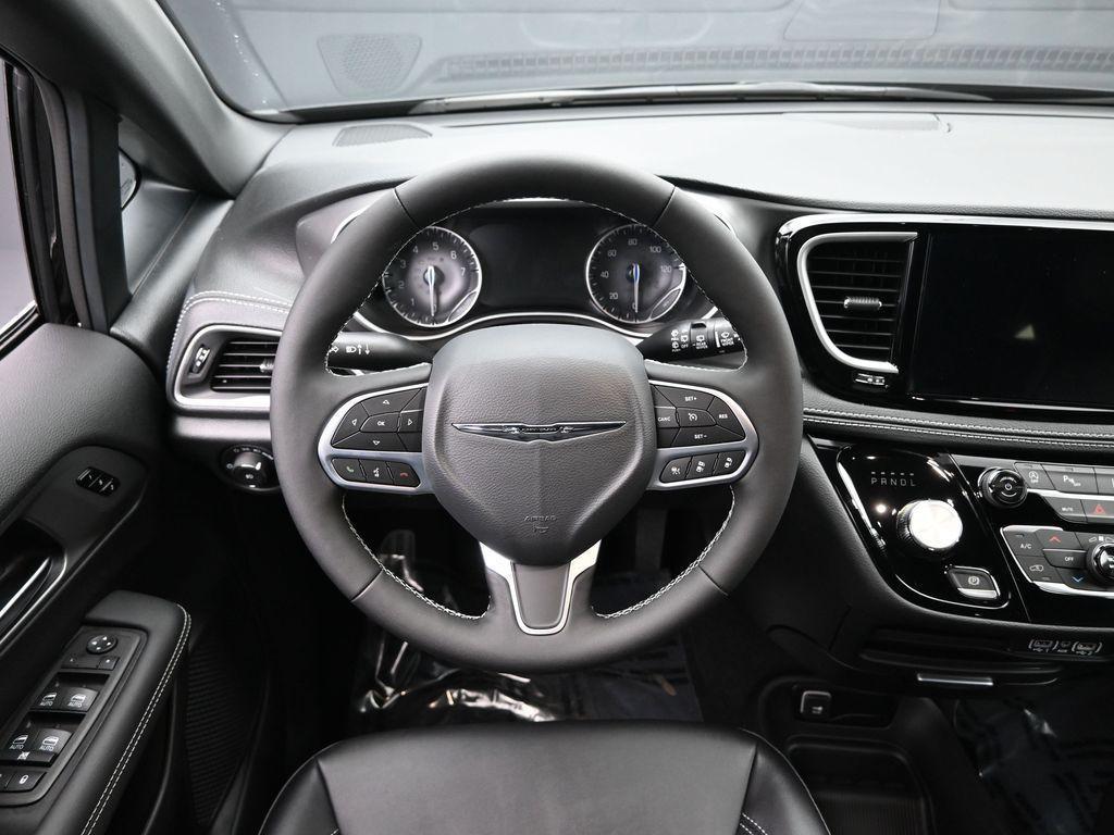 new 2025 Chrysler Pacifica car, priced at $37,991