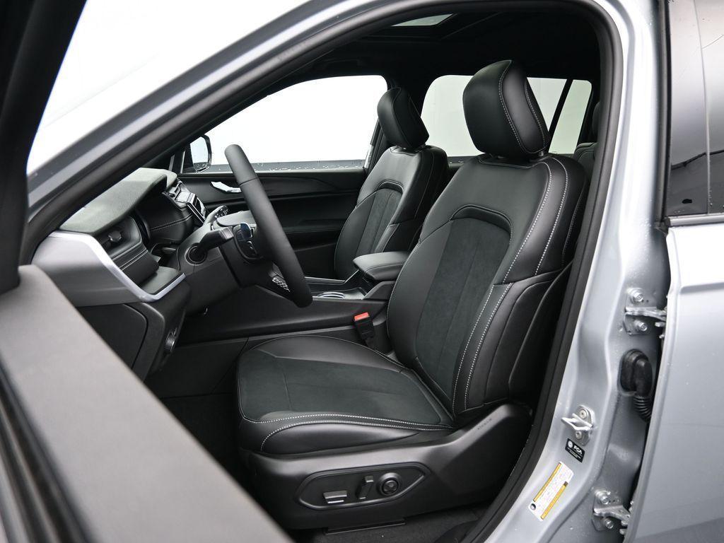new 2025 Jeep Grand Cherokee L car, priced at $43,995