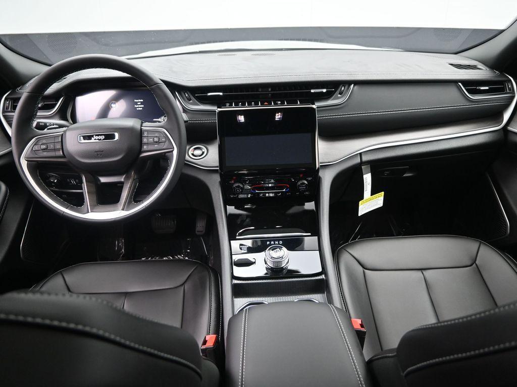 new 2025 Jeep Grand Cherokee car, priced at $48,595